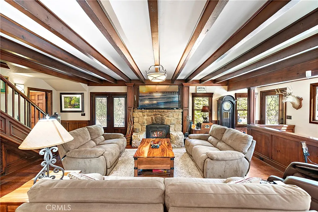 4 bed, 2500 sqft, $5,700 — Photo 3
