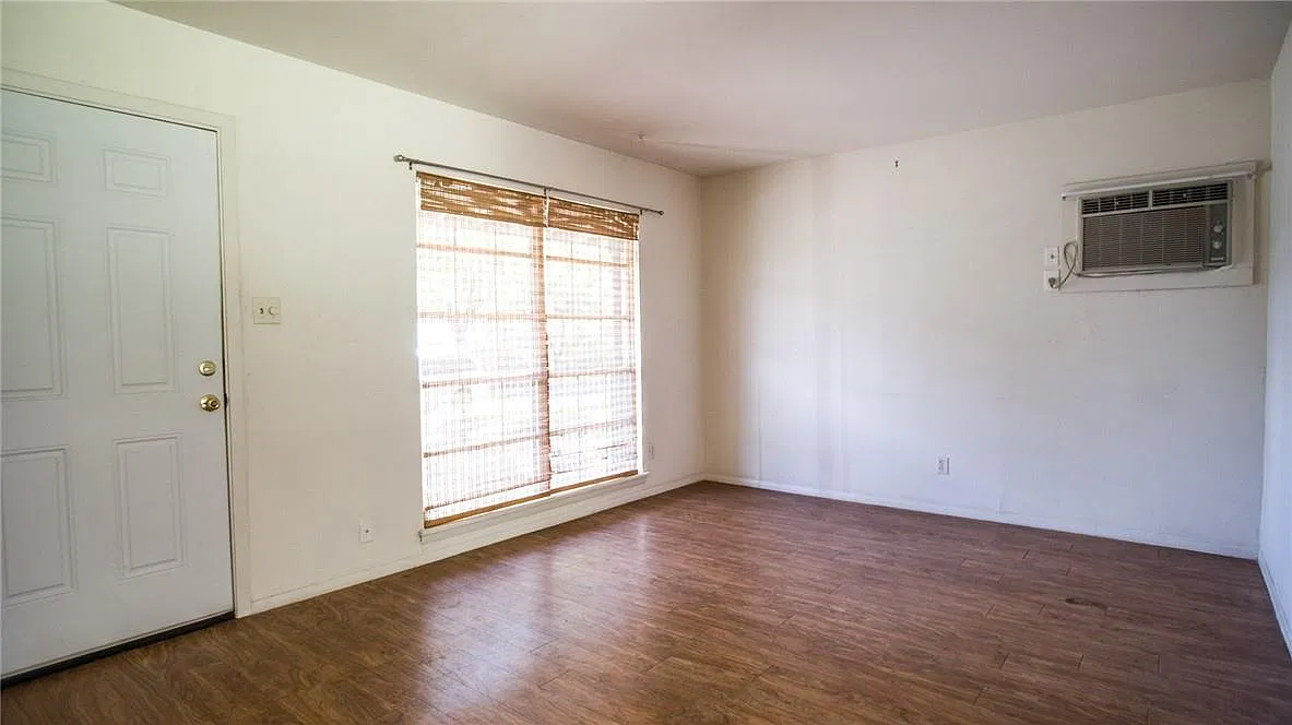 3 bed, 1.0 bath, 912 sqft, $1,950 — Photo 4