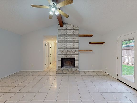 3rd image of 3112 Larkspur Cir