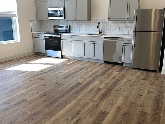 3rd image of 723 Mount Vernon Ave #302