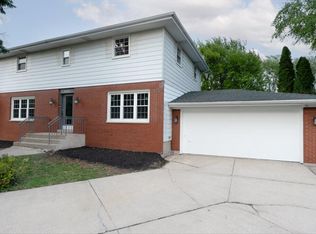 9345 Garfield Ct, Crown Point, IN 46307