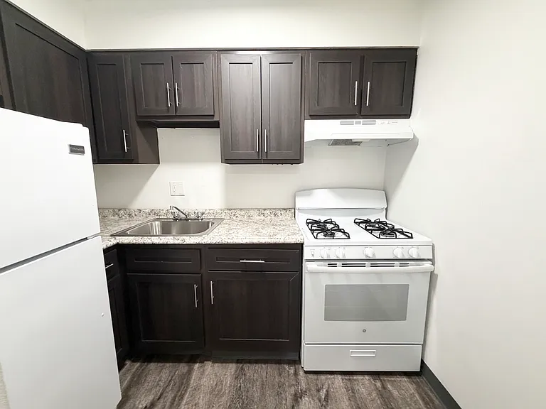 470 Dawson Ave #3 — Photo 6