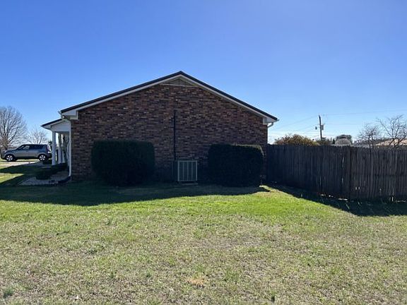 3rd image of 534 Koger Cir
