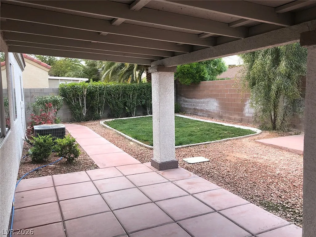 4 bed, 2.0 bath, 1854 sqft, $2,222 — Photo 2