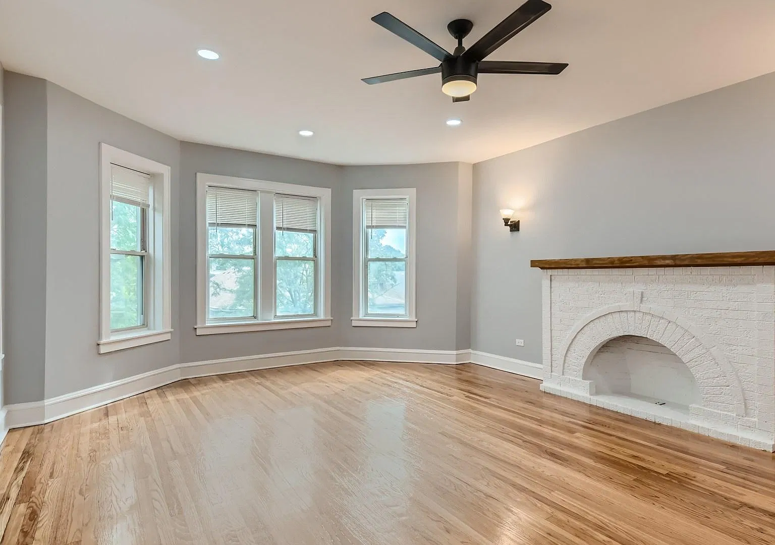 2 bed, 1300 sqft, $2,300 — Photo 2