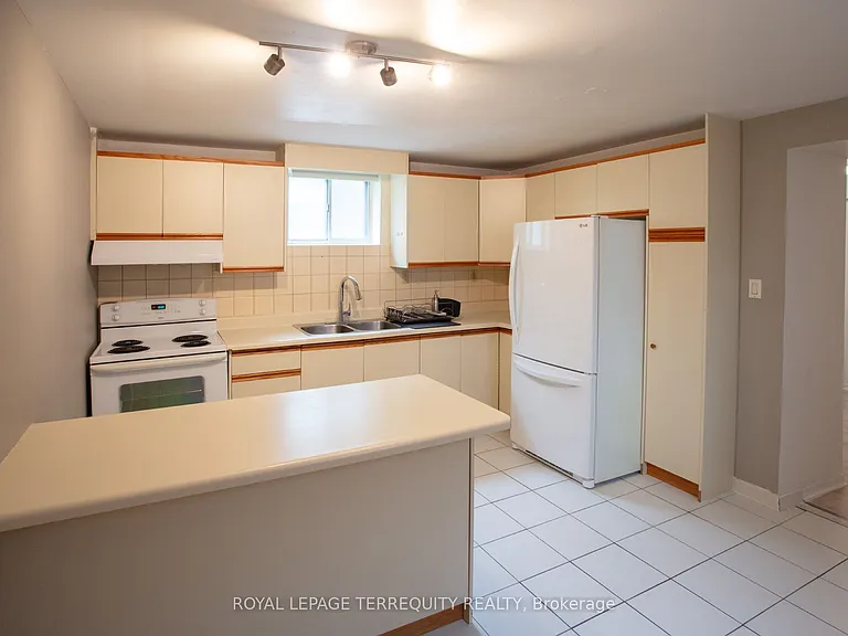 10 Northcliffe Blvd #BASEMENT — Photo 4