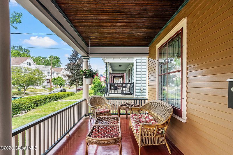4th image of 133 Elmer Avenue