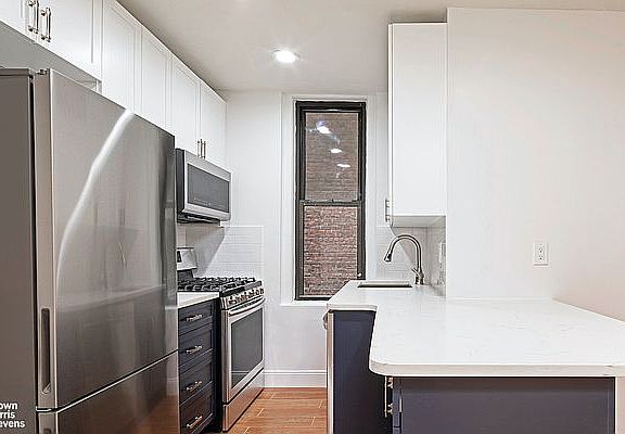 5th image of 251 W 71st St #2D