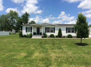 100 Mockingbird Ln, Woodlawn, IL 62898