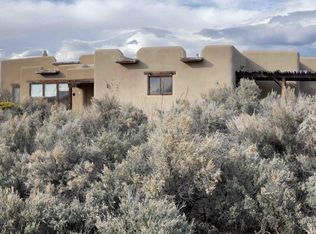 2 Vista Del Ocaso Rd, Ranchos De Taos, NM 87557