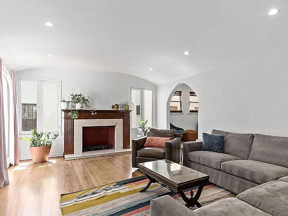 5th image of 7029 Arbutus Ave