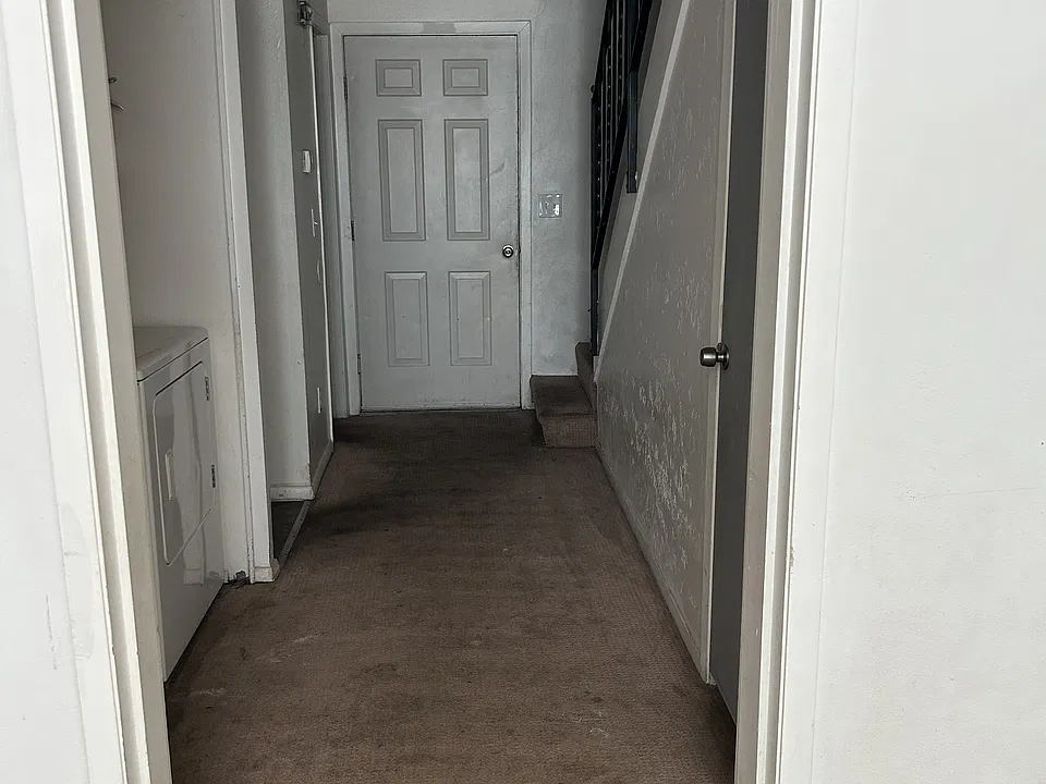 262 E Center St