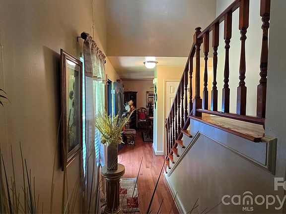 5th image of 2715 Shandon Rd