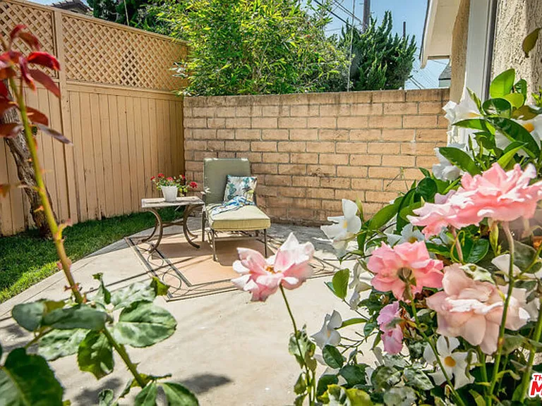 7830 W 83rd St — Photo 47