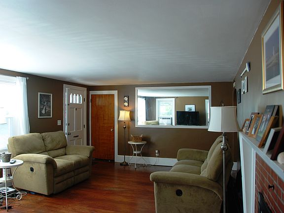4th image of 615 Whittier St