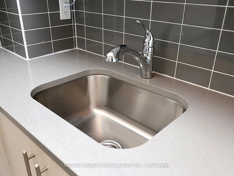 15 Zorra St #603 — Photo 6