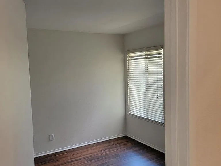 28910 Calabria Dr — Photo 28