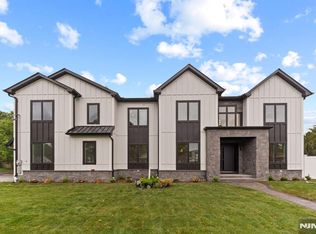 317 Edstan Way, Paramus, NJ 07652