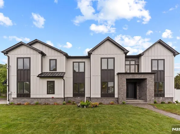 317 Edstan Way, Paramus, NJ 07652