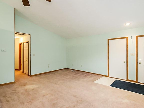 4th image of 4047 Martin Ct