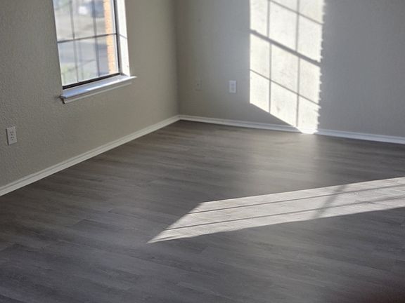 2nd image of 2710 Willow Springs Rd