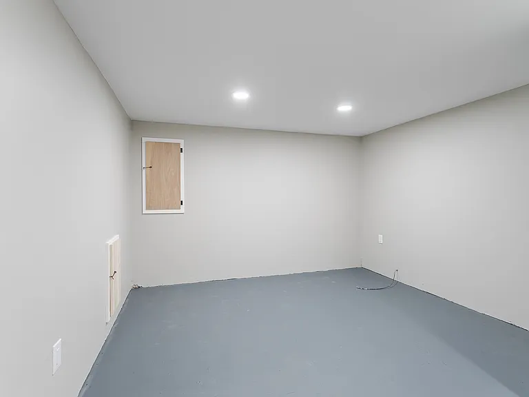 1736 Elmwood Cir — Photo 19