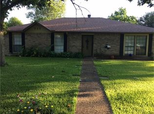 717 N Plantation Dr, Angleton, TX 77515