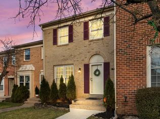 9733 Lakepointe Dr, Burke, VA 22015