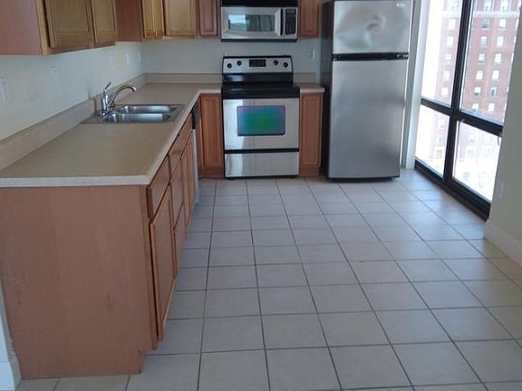 2nd image of 123 SW Jefferson St #W15c