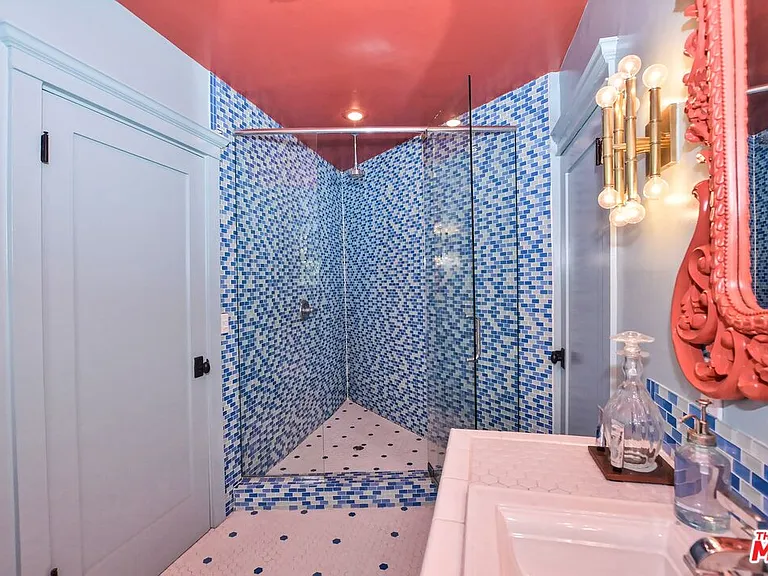 2172 Argyle Ave — Photo 25