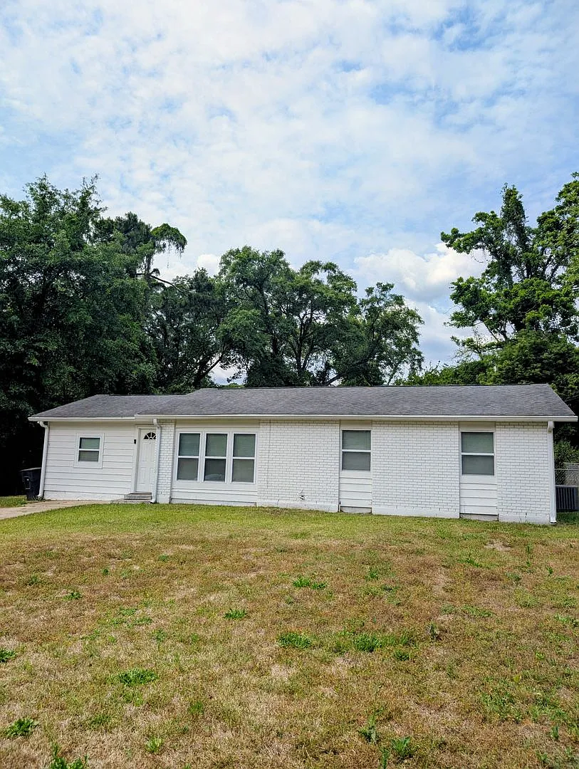 Building Photo - 406 Essex Dr