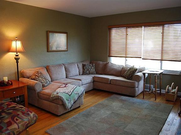 3rd image of 521 Cushing Ave