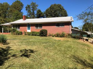 6452 Paradise Point Rd, Flowery Branch, GA 30542