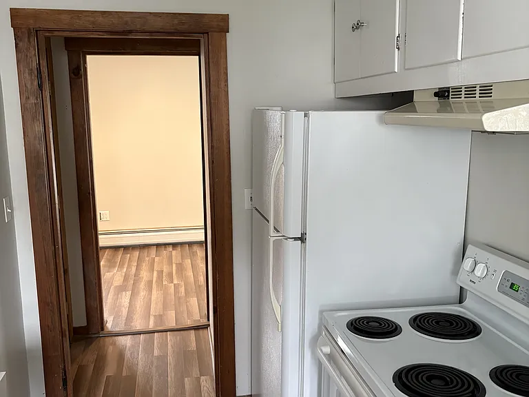 881 Main St #4 — Photo 8