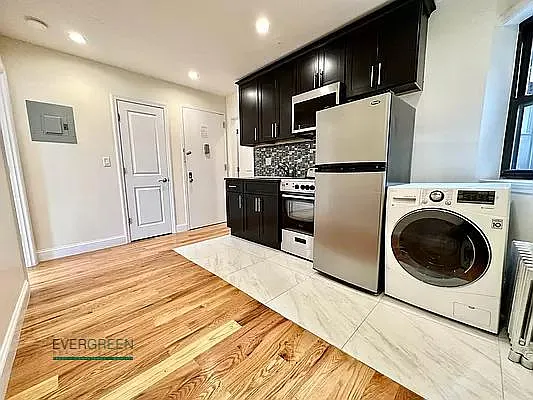 24 Rogers Ave #1E — Photo 3