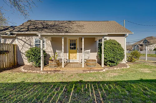 307 W Graham St Photo 1