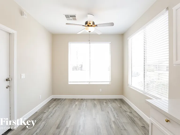 8630 W Shaw Butte Dr — Photo 6