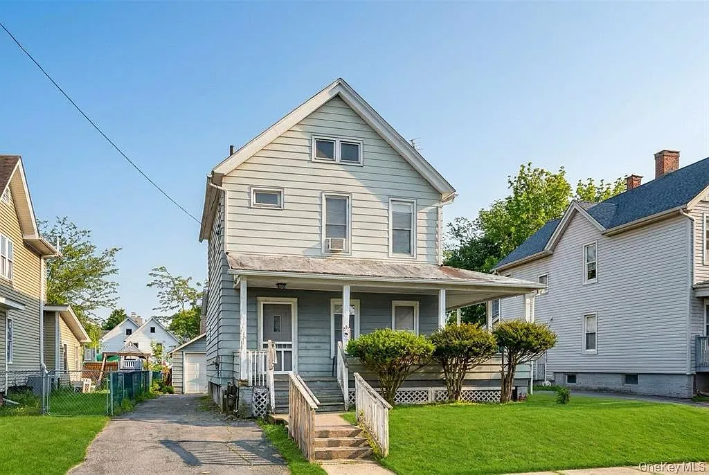 4 bed, $2,800 — Photo 1
