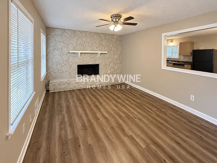 4 bed, 1.5 bath, 1820 sqft, $2,075 — Photo 4