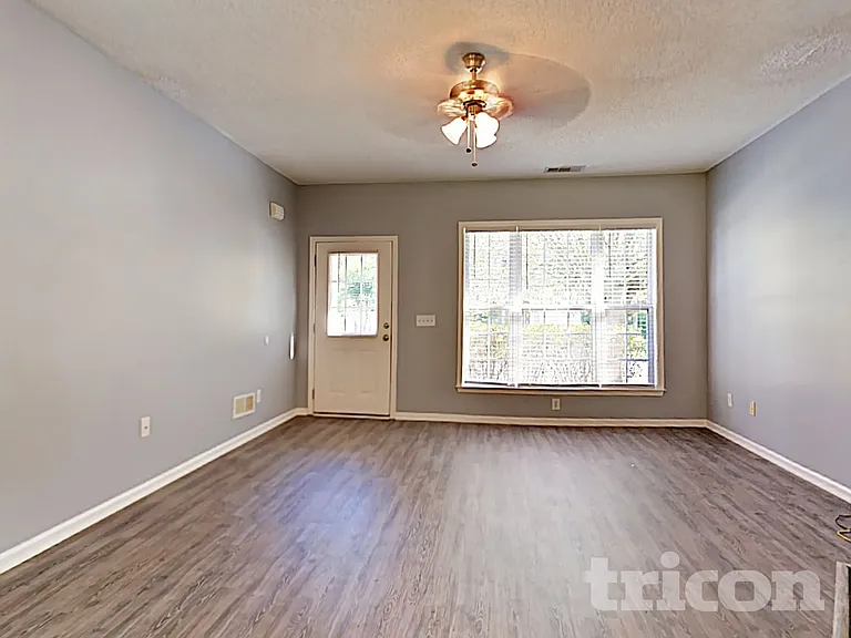 1089 Dunedin Trl — Photo 5