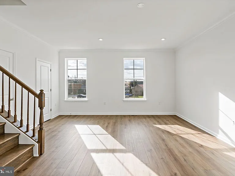 646 Hemsworth Ln — Photo 18