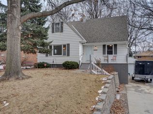 3719 S 49th St, Omaha, NE 68106