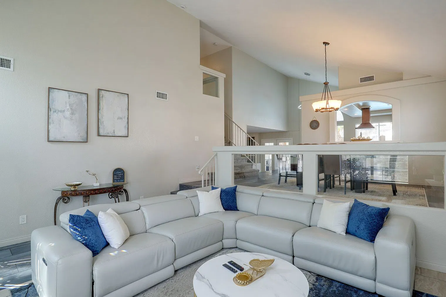 3 bed, 2.0 bath, 1905 sqft, $3,340 — Photo 3