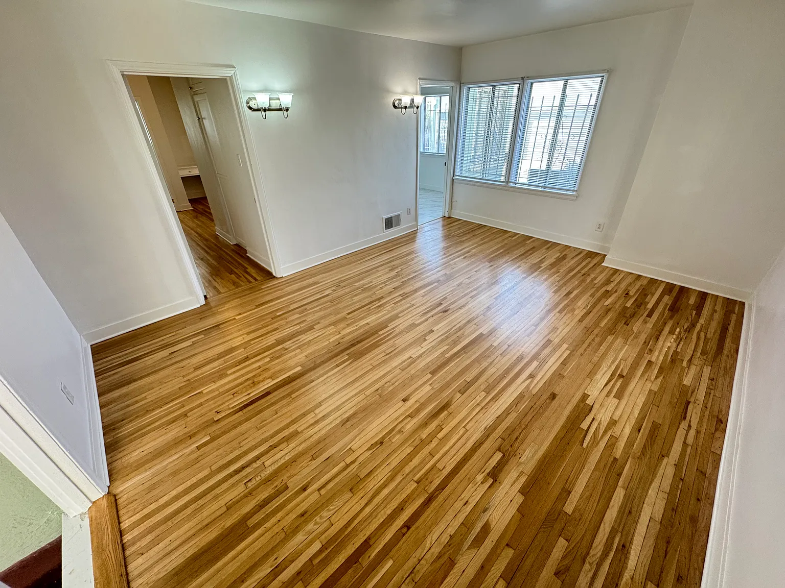 439 N Spaulding Ave — Photo 2
