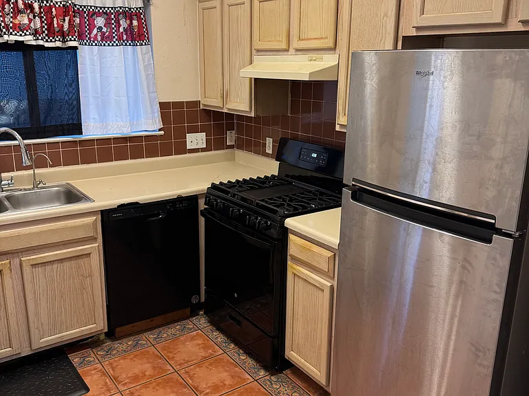 4719 Castleman Dr — Photo 3