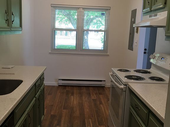 Eat-in kitchen