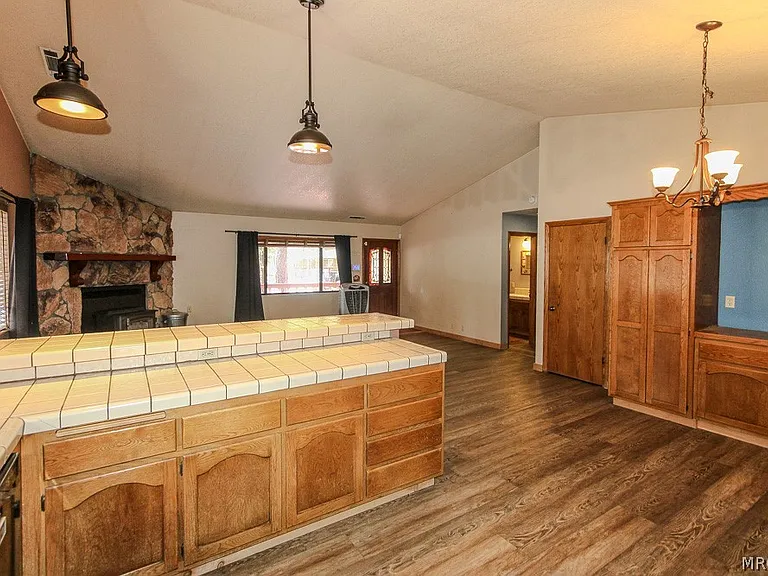 1064 Pine Ln — Photo 7
