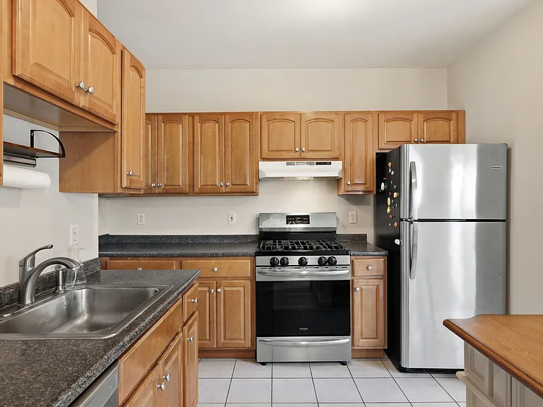 7 Park Ave #7 — Photo 2
