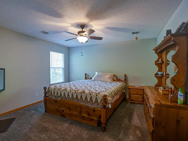 569 Crabapple Ln — Photo 13