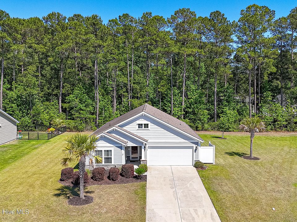 1st image of 560 Dellcastle Court NW